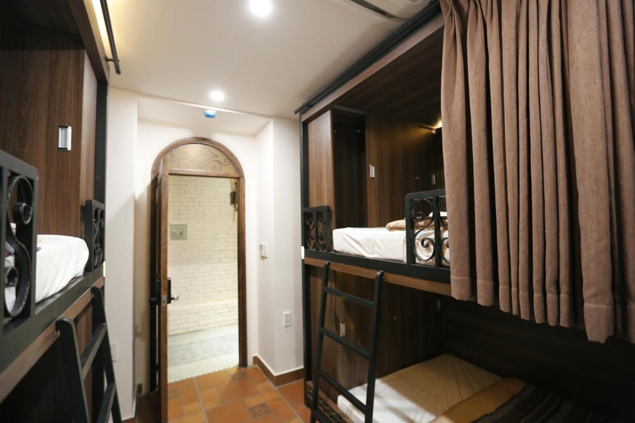 Aquarizon Boutique Hostel & City Bar Ho Chi Minh City Exterior photo