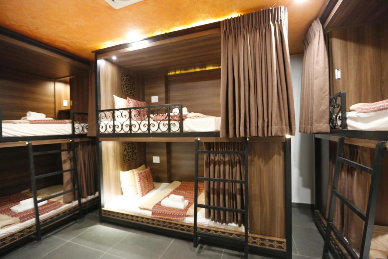 Aquarizon Boutique Hostel & City Bar Ho Chi Minh City Exterior photo