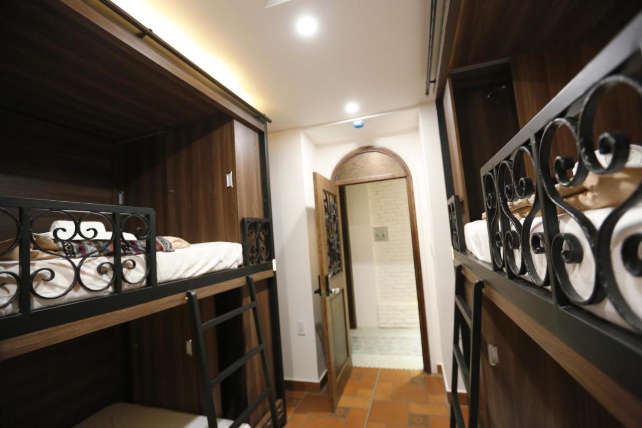 Aquarizon Boutique Hostel & City Bar Ho Chi Minh City Exterior photo